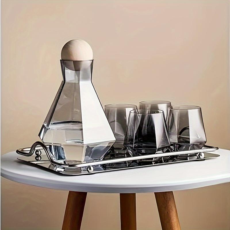 Set aus Glaskrug und 4 Glasbechern, robuster Wasserkrug mit kugelförmigem Holzdeckel, Trinkbecher mit geometrischem Design, Getränkekaraffe für kalte Getränke