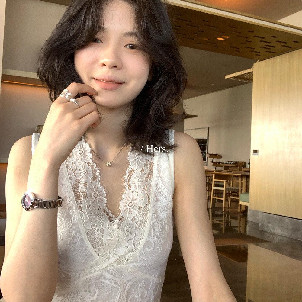 French V-neck Lace Camisole for Women - 2026 Spring Slim Fit Spaghetti Strap Layering Top