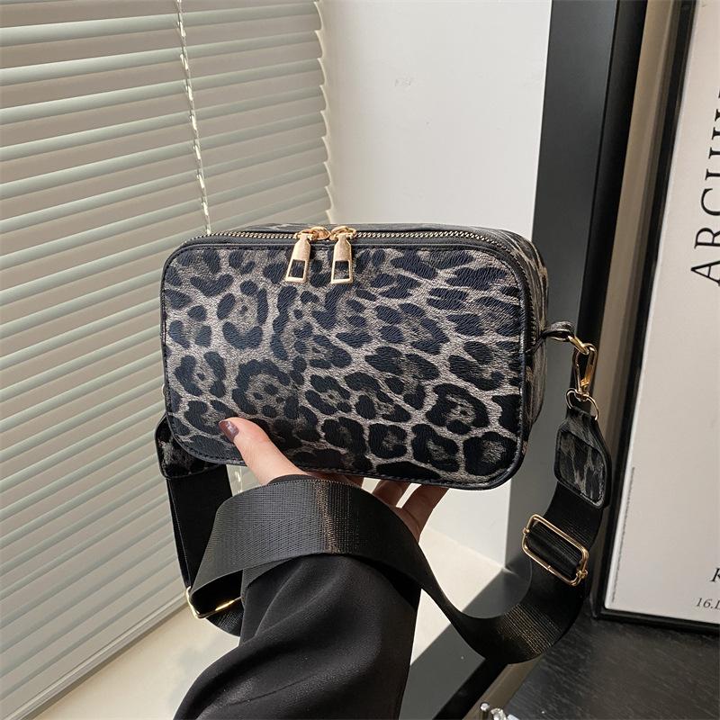 2025 Spring New Leopard Print Single Shoulder Oblique Span Bag Bag Women's Outdoor Sports Mobile Phone Bag Fitness Bag Chest Women's Small Square Bag