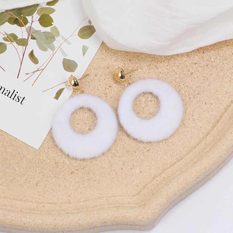 E1154 Temperament Round Plush Earrings, Super Fairy Hairball Earrings, Cute Fluffy Stud Earrings.