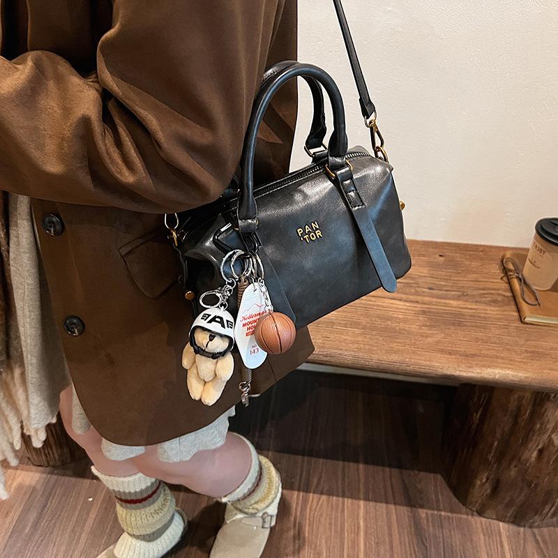Retro popular messenger bag women's 2025 new autumn and winter shoulder handbag premium Boston pillow bag
