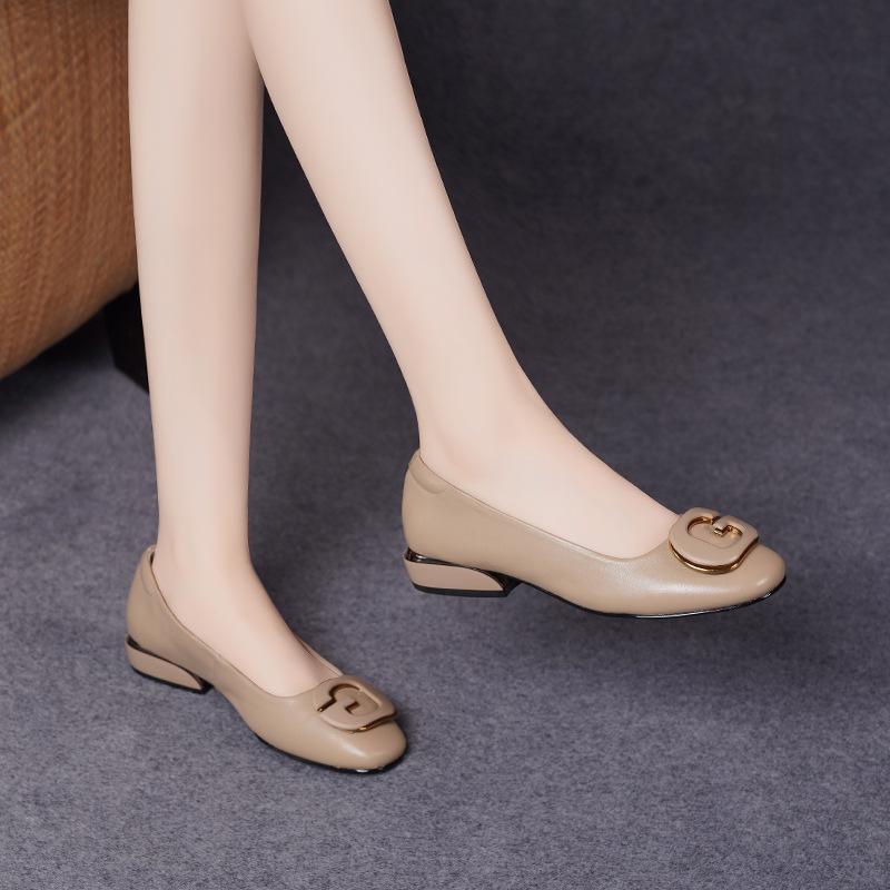 Retro mittelhohe Absätze kleine Lederschuhe Damen neue Herbst weiches Leder eckige Spitze flacher Ausschnitt einzelne Schuhe Slipper Oma-Schuhe