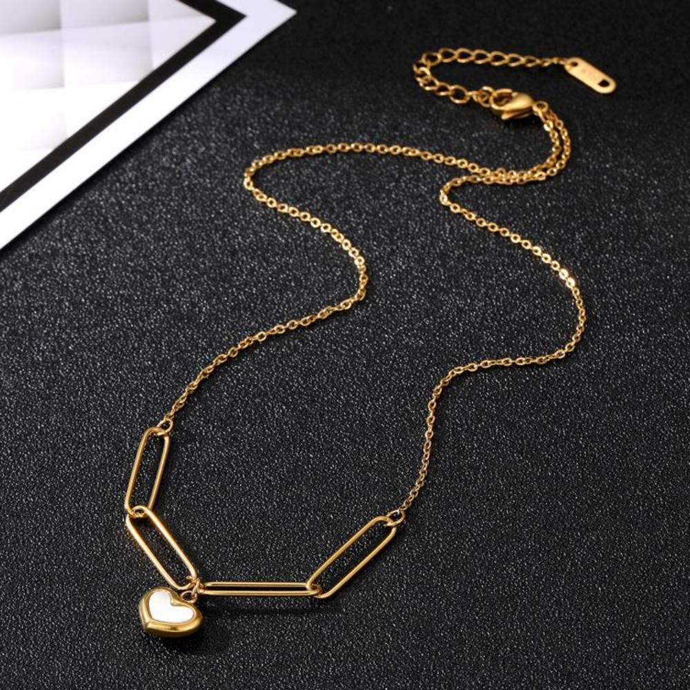 2023 Fashion Girl Pendant Necklace Fashion Luxury Girl Necklace Gift White Love Pendant Pure Love Elegant Jewelry Lover Necklace
