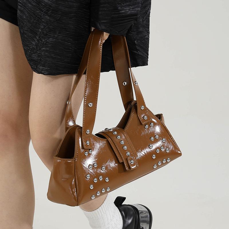 A Unique Street Underarm Bag with A Spicy Girl Style Versatile and Cool Rivet Single-shoulder Bag