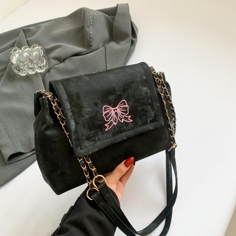 

Chic Spring Season Large Capacity Fashionable Pu Leather Chain Shoulder Bag In Black And White Shades For Trendy Casual Styles чёрный