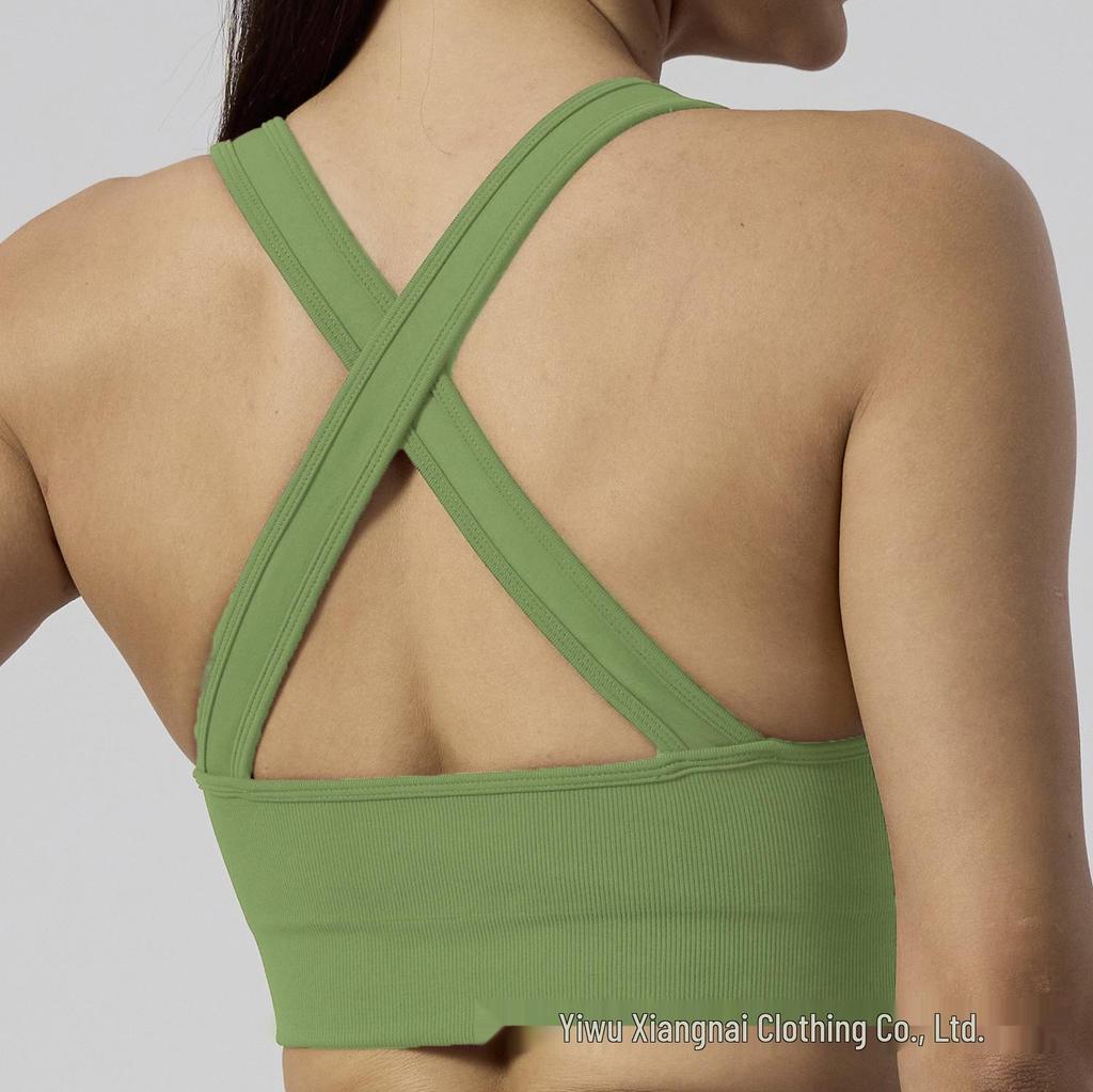 New Seamless Women's Yoga Set: Sports Bra, Fingerless Gloves, and Hip-Lifting Shorts for Fitness