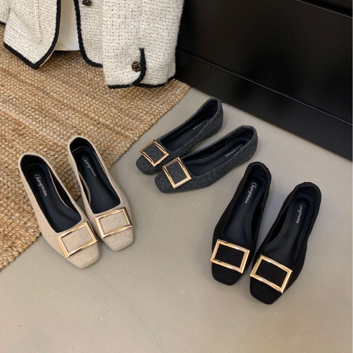 

2025 autumn and winter new round head button shallow mouth soft bottom foot cover versatile OL commuter inner slope heel women s single shoes 40 абрикосовый