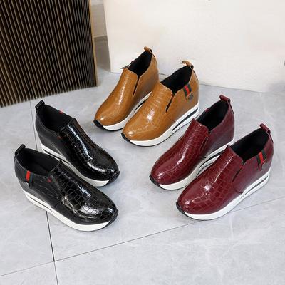 2024 Neue Absatzschuhe für Damen, höhenverstärkende Sneakers, Slip-on-Loafer, Damen-Freizeitschuhe aus PU-Leder, Damen-Plateau-Sneaker