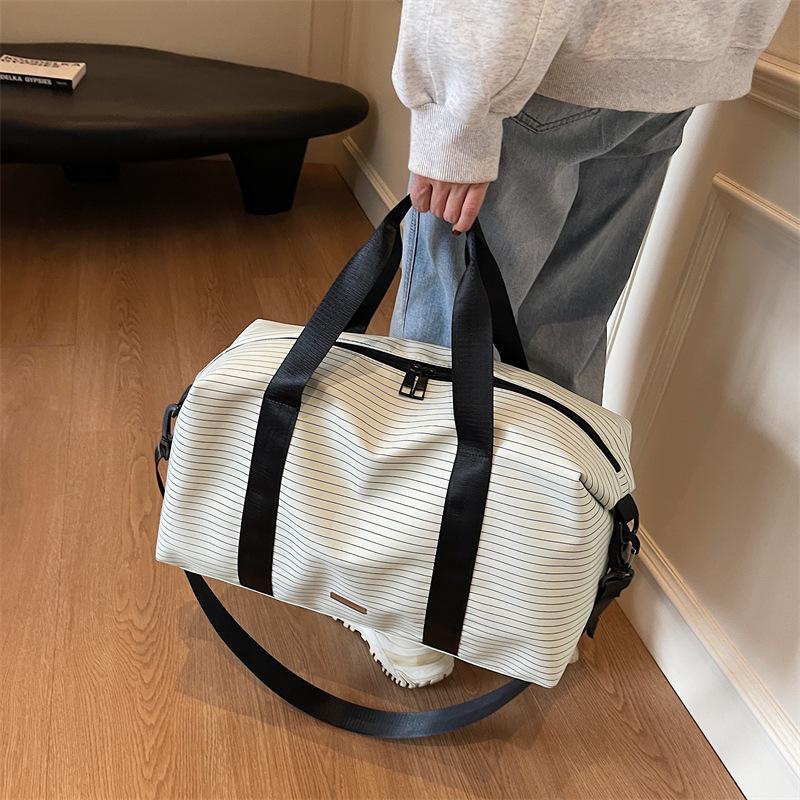 Striped large capacity travel bag lightweight trendy fashion tote bag storage lightweight shoulder bag boarding bag