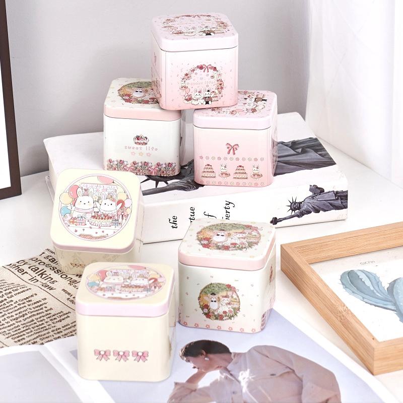 Candy Box Cartoon Bear Rabbit Pattern Good Sealing Vintage Gift Giving Portable Easter Cookie Gift Tins For Holiday