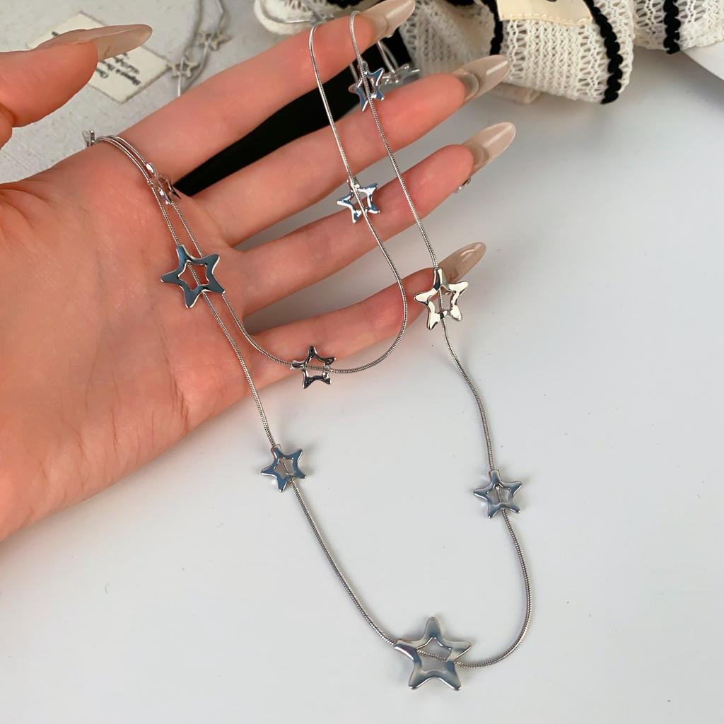 Sweet and cool Spice Girl Wind Metal Star Necklace Double Chain Design Sense Simple Versatile Design Sense Sweater Chain