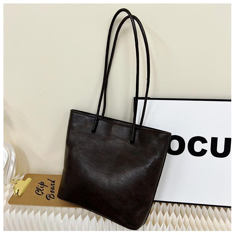 

Korean portable commuter bag autumn and winter 2025 new versatile retro tote bag versatile large-capacity shoulder bag tide