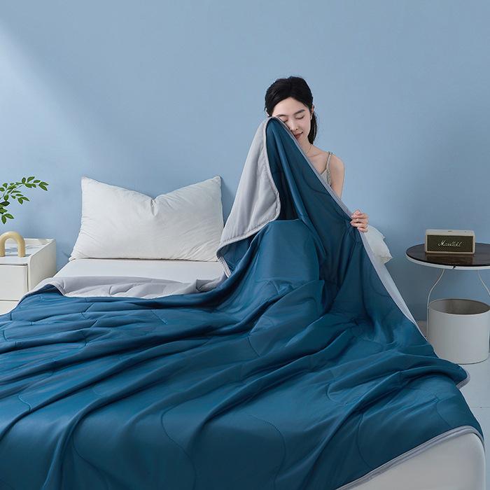 Cool Silk Summer Quilt: Air Conditioning-Ready, Ice Silk, Machine Washable, Solid Color Throw Blanket