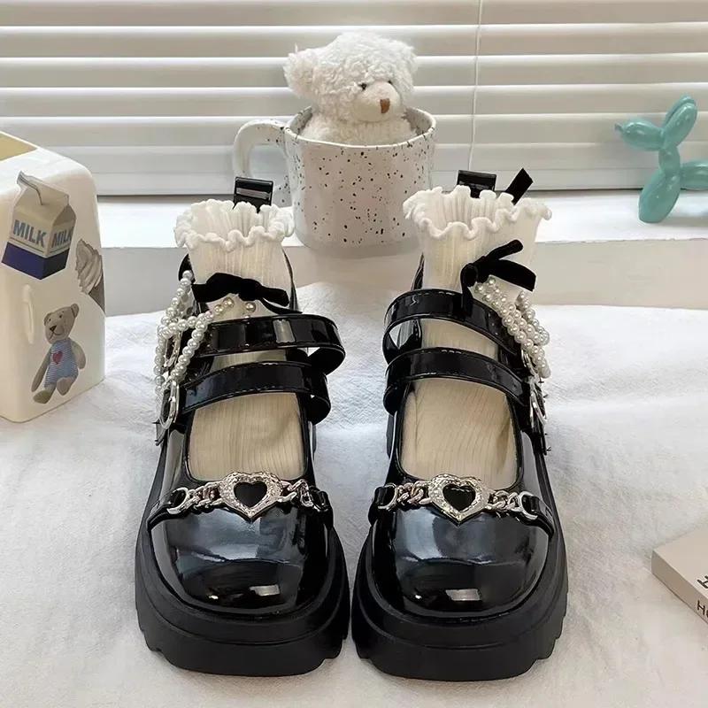 Fashion Sweet Heart-Shaped Buckle Lolita Shoes Women Patent Leather Platform Mary Janes Woman Metal Decoration Chunky Heels Pumps