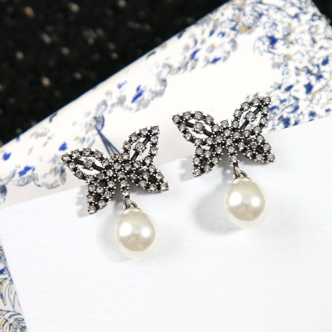 

New Hot Brand Vintage Earrings for Women Luxury Jewelry Fashion Butterfly Type Designer Eardrop Pearl Lady Party Stud Earrings