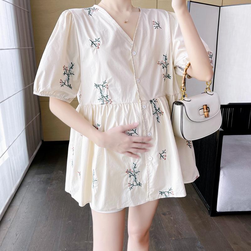 

Korean V-Neck Embroidered Doll Shirt & Belly Support Shorts Set for Pregnant Women 2026 XL