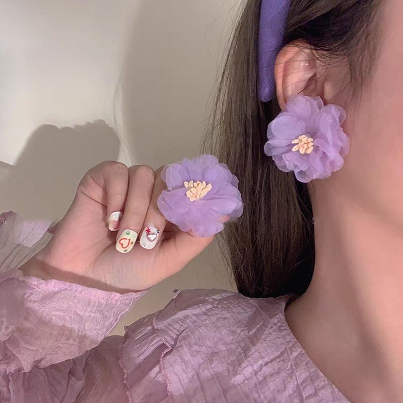 Silver needle seaside vacation camellia flower stud earrings female, new French retro super fairy sweet earrings earrings