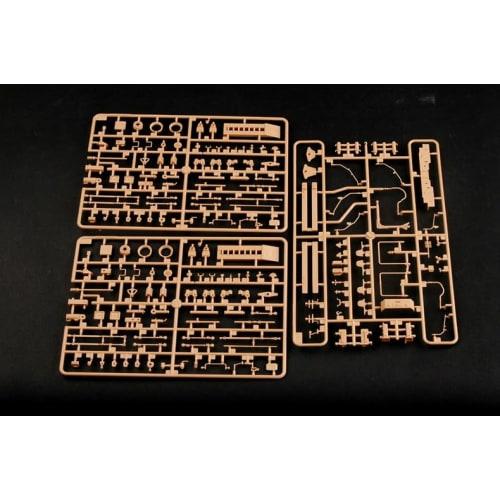 Hobby Boss 1/35 scale US Army M1070/M1000 Heavy Equipment Transporter Plastic Model