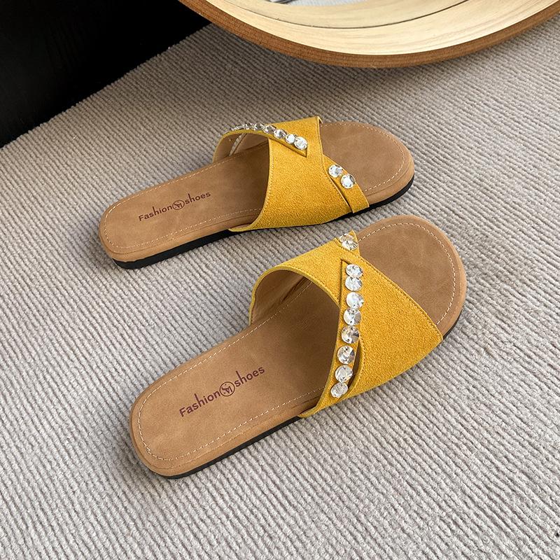 

[Customized] 018-2 slippers women s summer wear 2025 new versatile fashion bright diamond lazy beach shoes go out 35