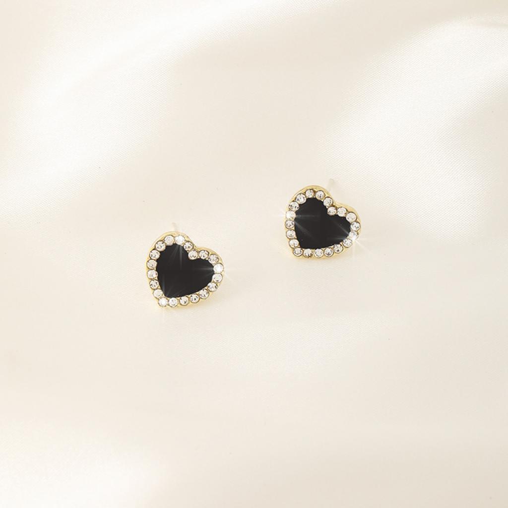 Vintage Heart Shaped Stud Earrings with Crystal Border Silver Needle Hypoallergenic Minimalist Design Elegant Fashion Jewelry for Women