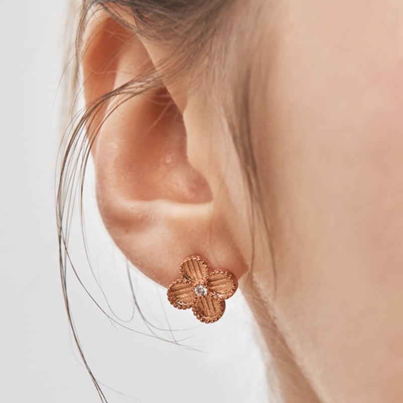 CRANNE Cercei cu Motiv Floare Trifoi din Aur Galben 14K GP C24EB327