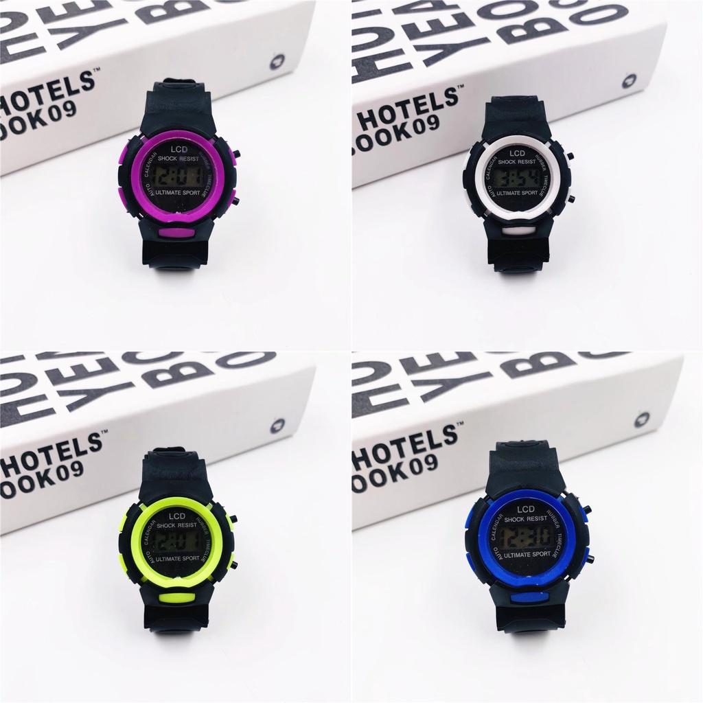 And Lightweight Comfortable Childrens Watch Round Dial Shape With Plastic Material Case