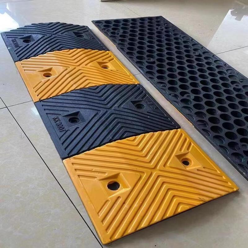 Heavy-Duty PVC Nylon Speed Bump