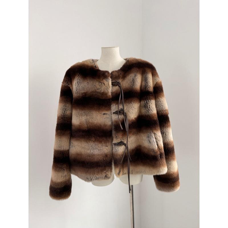 Ny ekte pelskåpe, imitasjon chinchilla helskinn, importert helskinn, rexkaninpels kort kåpe, blomstrete pels