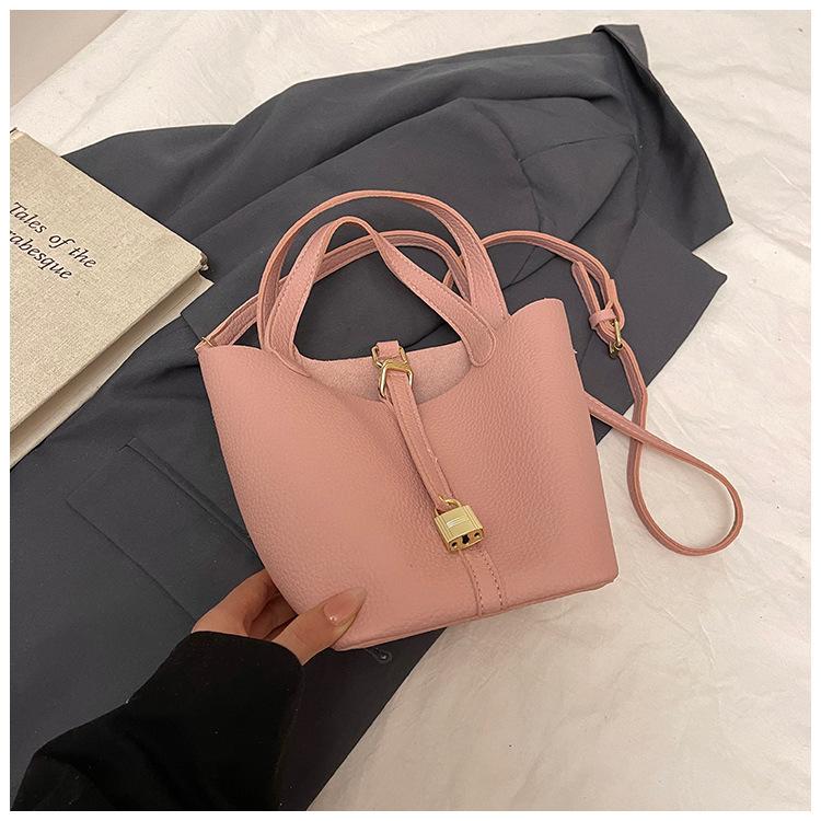 Today's Popular Bags Are Women's New Fashion and High-end Single Shoulder Messenger Bags, Portable Bucket Bags.