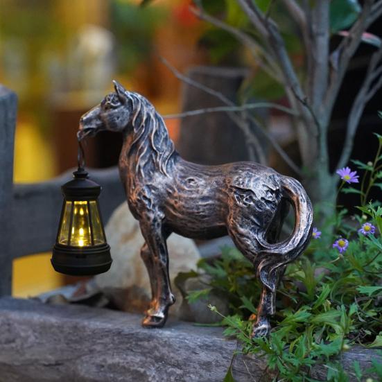 Yousheng Solar Garten Pferd Figur Harz Pferd Skulptur mit Solarlaterne Desktop Retro Pferdestatue für Bauernhaus Zuhause Innen Außen Dekor