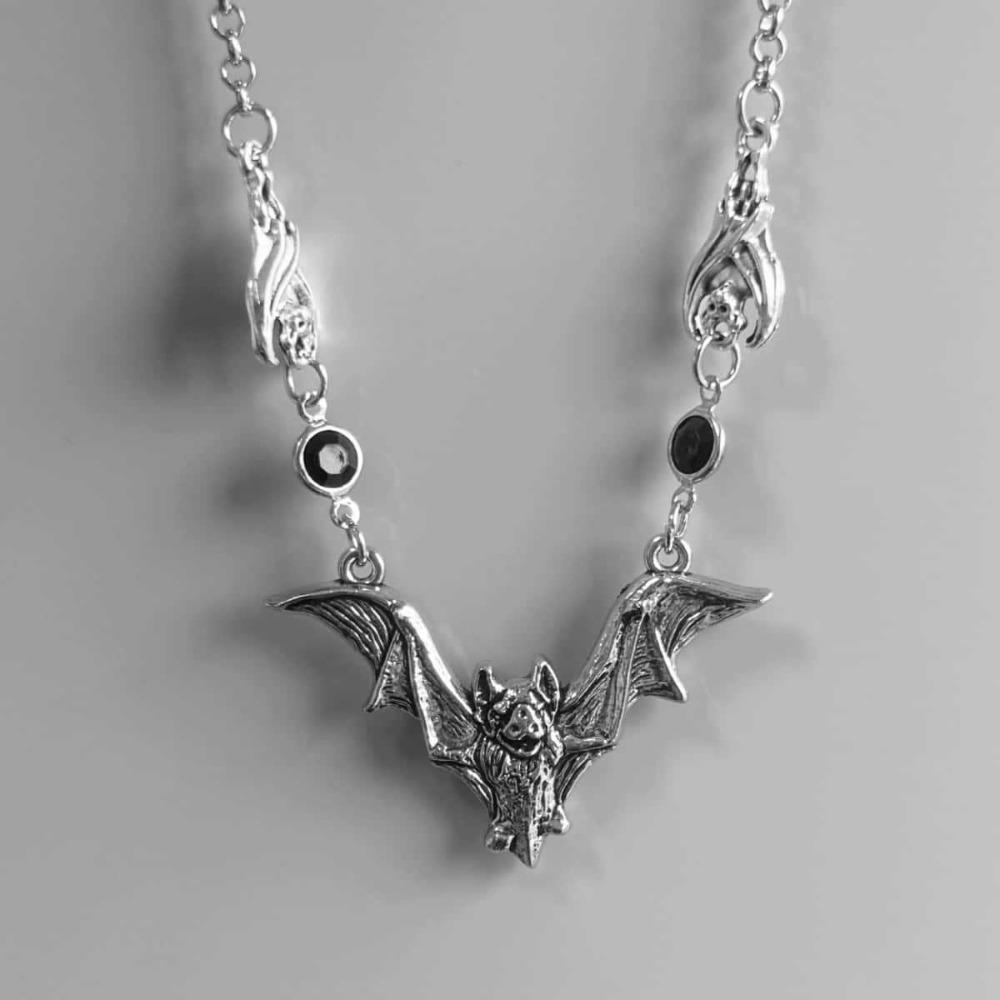 Gothic Punk Sliver Color Vampire Bat Red Black Crystal Pendant Choker Necklace for Men Women Halloween Party Jewelry Accessory