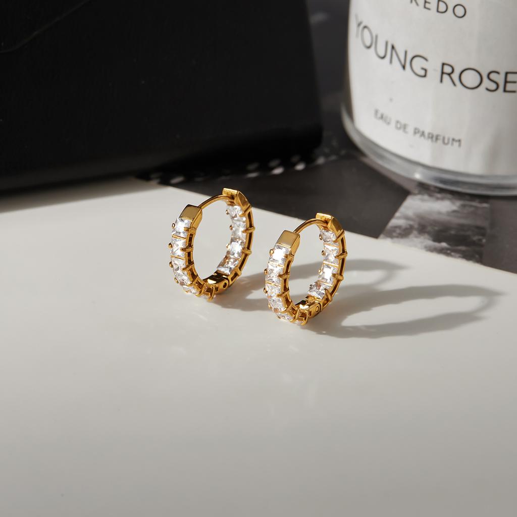 Yori Zarte Glänzende Zirkonia Runde Ohrringe Luxus Mode Edelstahl Täglich Schick Premium Wasserdichte Schmuckstücke Geschenk