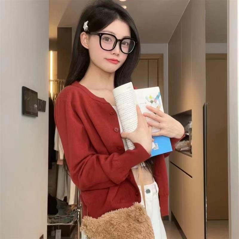 This Autumn and Winter Light Knitted Cardigan Is A New Style for Women, Featuring A Laid-back and Soft Sweater with A High-end Look