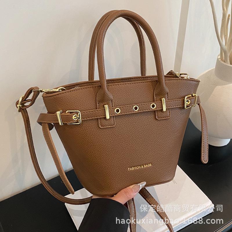 This year's popular small bag women's autumn and winter 2025 new retro shoulder messenger bag Korean version portable bucket bag