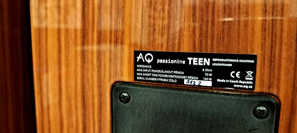 Acoustique Quality PASSION TEEN - Zweibahnige Regallautsprecherbox mit 160W Leistung, Furnier NUSSBAUM, Front Lack SCHWARZ, Acoustique Quality