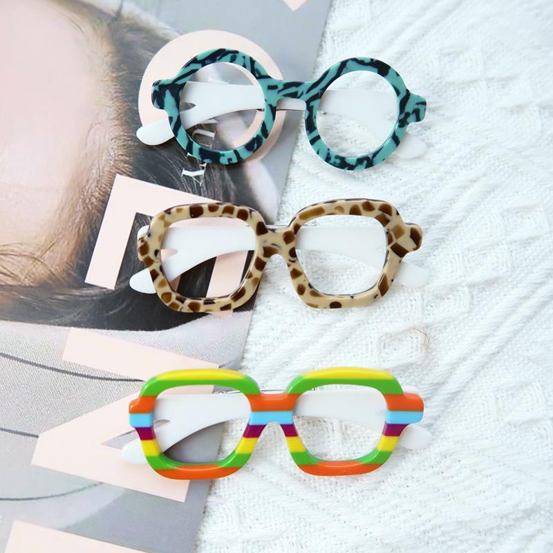 Yi'ai Bestseller: European-American Eyeglass-Shaped Acrylic Brooch - Unique Style Corsage Accessory
