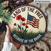 2D Flat, 1Pc Round Patriotic Aluminum Wall Art Sign - American Flag & Floral Design, "Land of the Free" Text, Easy To Hang with Pre-Drilled Holes