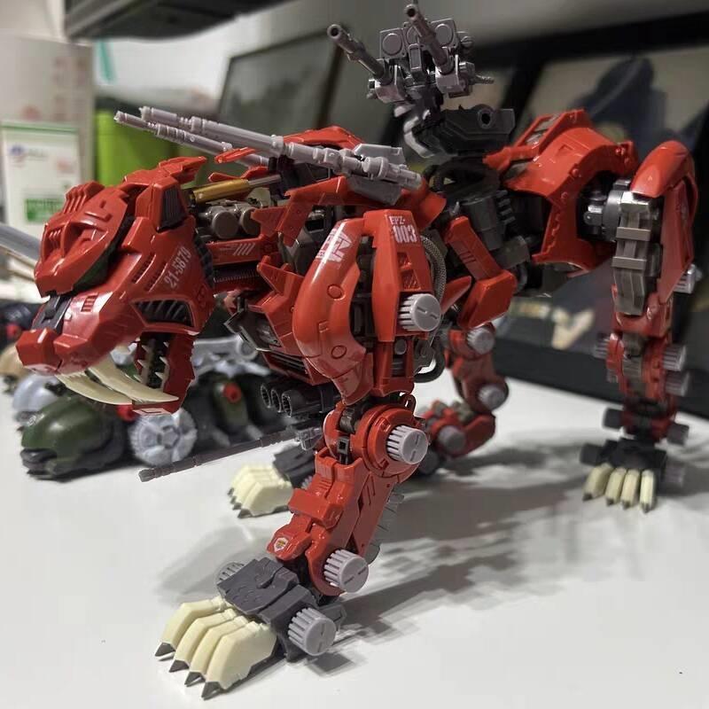 BT Model Building Blocks EZ-016 Red Saber Tiger 1:72 Scale Full Action Plastic Kit Assemble Model Christmas Gifts For Children