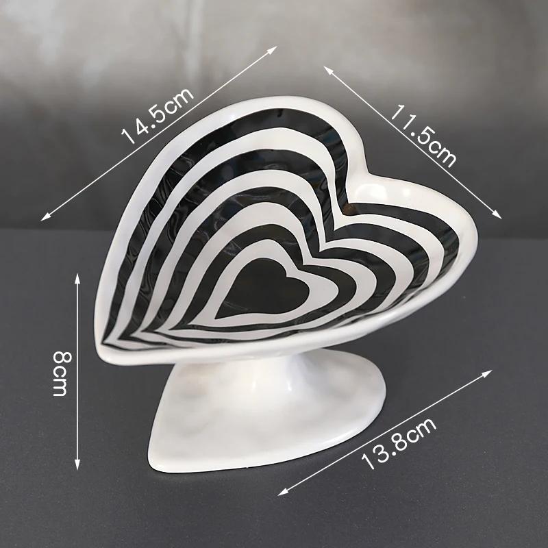 Creative Love Tray Ceramic Heart Shaped Jewelry Cosmetic Box Delicate Tall Fruit Dessert Plate Display Stand Table Ornament New