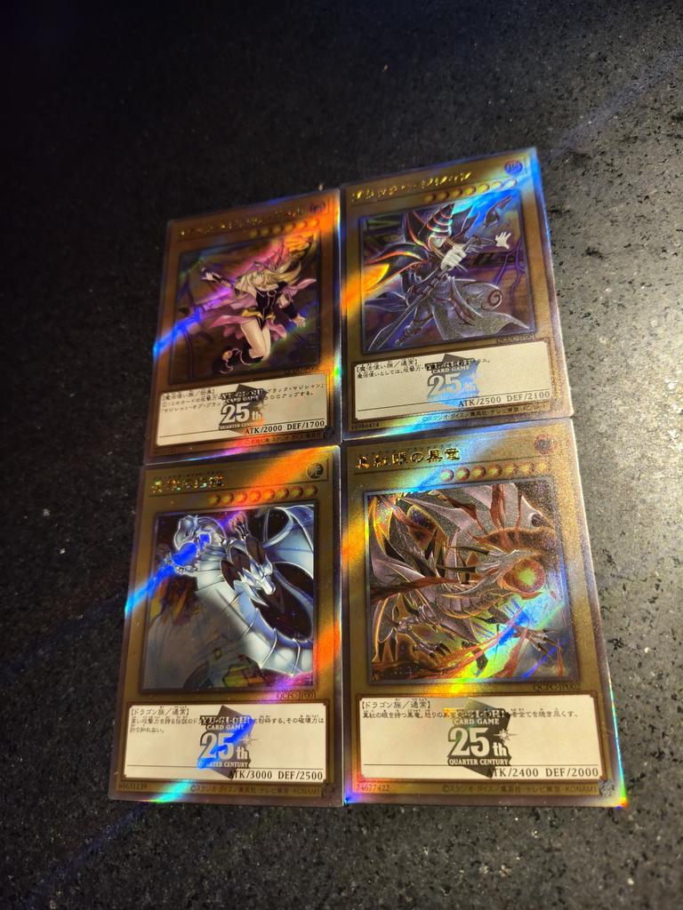 Bastel-Set 4 Stück/Set Yu-gi-oh! Selbstgemachte Kartensammlung Glas Flash Vergoldete Laser Flashs Anime Spielzeug Geschenk Cartoon