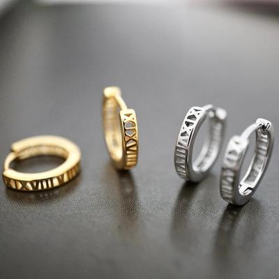 Boucles d'oreilles créatives creuses à chiffres romains, boucles d'oreilles simples et polyvalentes pour le quotidien, boucles d'oreilles rondes tempérament pour femmes