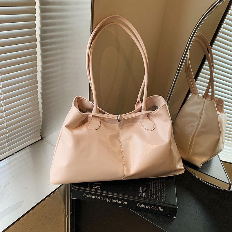 Spring and Summer Foreign Style Large-capacity Soft Leather Bag Women's 2025 New Casual Commuting Shoulder Bag Fashionable Portable Tote Bag