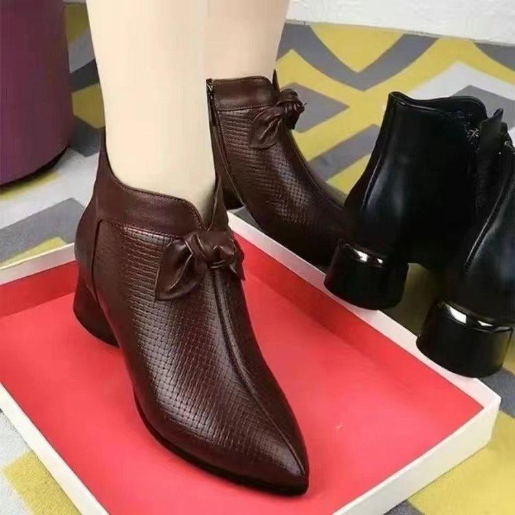 Soft Leather Ethnic Celebrity Leather Boots Women's 2025 Autumn and Winter New Pointed Thick Heel Short Boots Versatile Mother Shoes Martin Boots