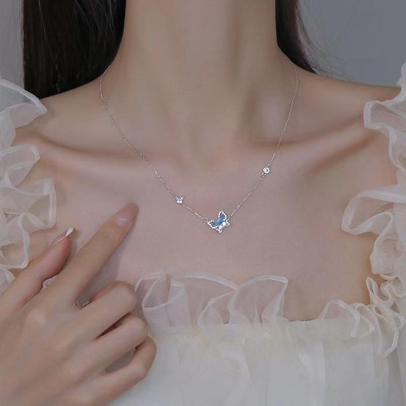 Butterfly Dream Necklace: Elegant Ice Crystal Butterfly Pendant for Women – Luxurious, Versatile Jewelry with Unique Personality and Charm.