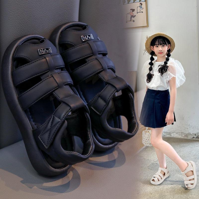 Children's Closed-Toe Sandals Anti-Slip Thick-Sole Beach Shoes for Girls, Hollow-Out Fashionable Casual Kid Sandals