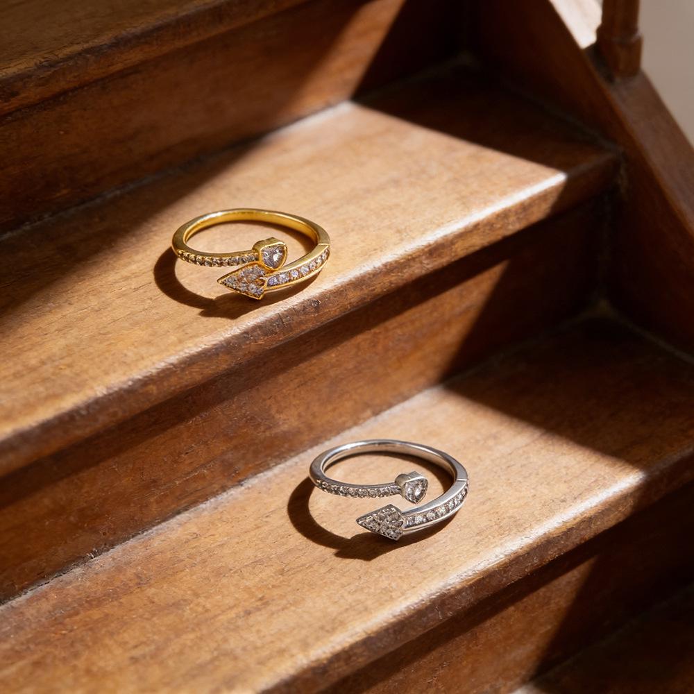 Arrow Diamond-Inlaid Two-Tone Gold & Silver Adjustable Ring: Exquisite Geometric Jewelry for Women
