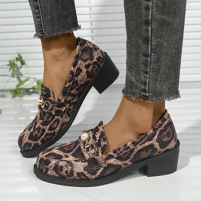 Spring New Leopard Printed Women Loafers Fashion Pearl Decor Thick Heel Ladies Shoes Pu Leather Big Size Office Shoes