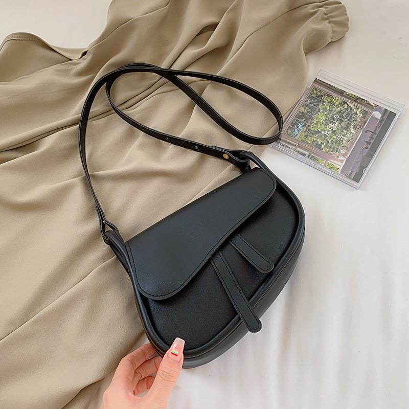 Trendy Retro Shoulder Bag With Car Line Stitching Detail