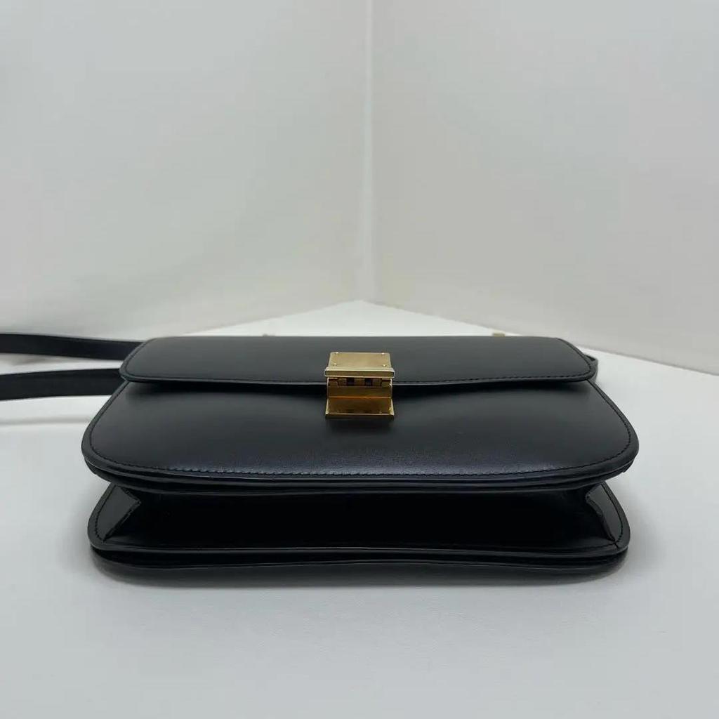 [Pre-Owned] Classic Box Polished Gold Buckle Leather Tofu Bag Shoulder Bag Crossbody Bag Medium - Very Good #RKKJT8
