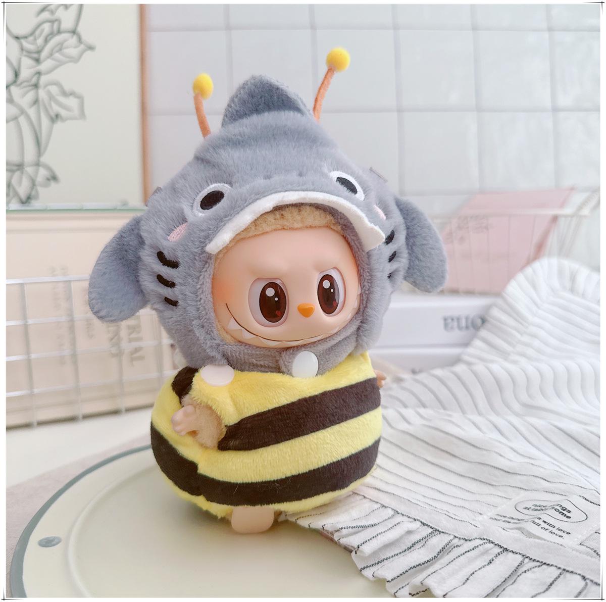 

Одяг для ляльок Лабубу першого, другого та третього поколінь: Плюшевий комбінезон 17 см для ляльок Лабубу 10 см, милий мультяшний дизайн Small Doll Clothes (without doll)